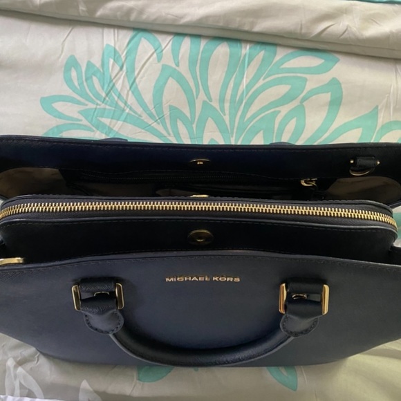 Authentic Michael Kors bag - Picture 2 of 3